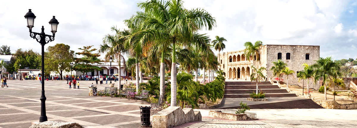 take a walk through plaza de españa in santo domingo