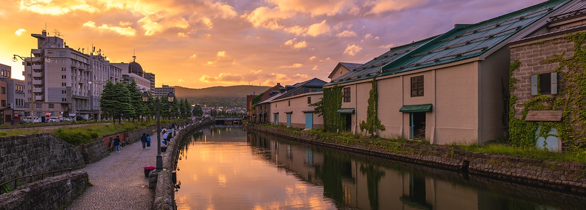 otaru canals surrounded by houses 